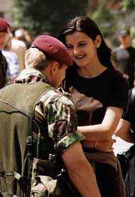 dziewczyna i zolnierz.JPG (40076 bytes)
